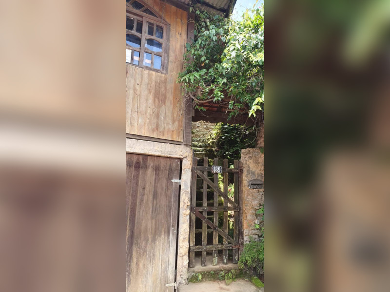 Casa à venda Lumiar com 369m² e 2 quartos por R$ 370.000 - 20-escada-entrada-2.jpg