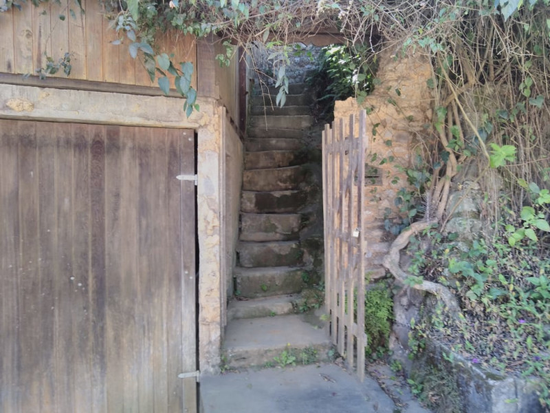 Casa à venda Lumiar com 369m² e 2 quartos por R$ 370.000 - 21-escada-entrada-1.jpeg