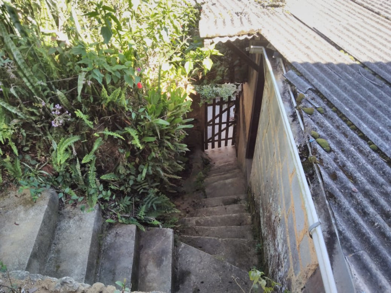 Casa à venda Lumiar com 369m² e 2 quartos por R$ 370.000 - 22-escada-2.jpeg