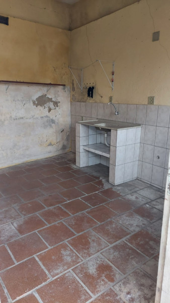 Casa à venda Vila Bertioga com 405m² e 3 quartos por R$ 898.000 - 994164224-fundos-edicula-cozinha.jpg