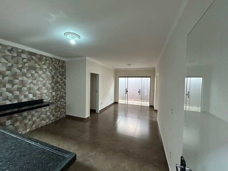 Casa à venda Vila São Lúcio com 200m² e 3 quartos por R$ 550.000 - img-20241020-wa0034.jpg