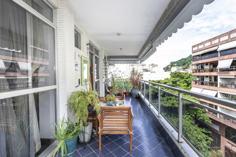 Apartamento à venda Tijuca com 190m² e 4 quartos por R$ 950.000 - 268968581-09-varanda.jpg