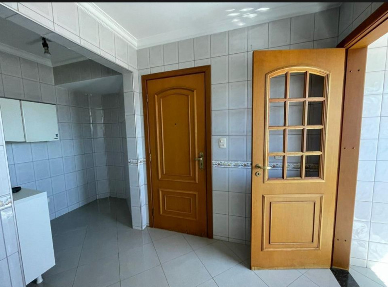 Apartamento à venda Conjunto Habitacional Inocente Vila Nova Jr com 147m² e 3 quartos por R$ 750.000 - 96082303-cozinha-e-despensa.jpeg