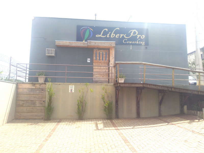 Comercial à venda Jardim Bandeirantes com 178m² e 1 quarto por R$ 420.000 - 133197181-fachada-transparente.jpg