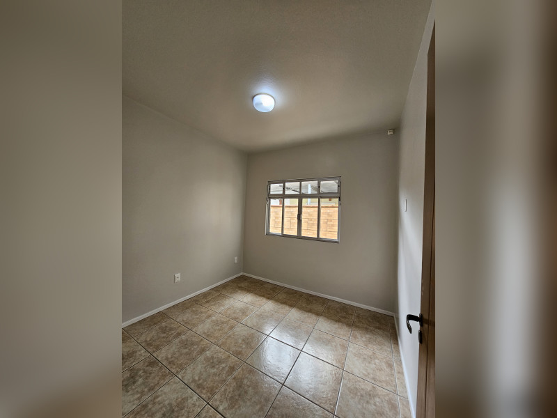 Casa à venda Forquilhas com 114m² e 3 quartos por R$ 620.000 - 10-quarto-1-vista-janela.jpg
