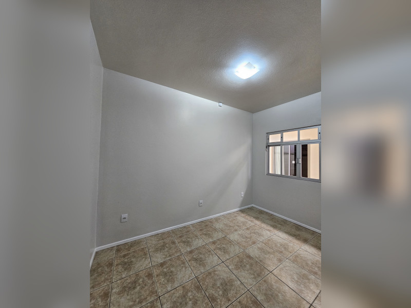 Casa à venda Forquilhas com 114m² e 3 quartos por R$ 620.000 - 13-quarto-2-vista-janela.jpg