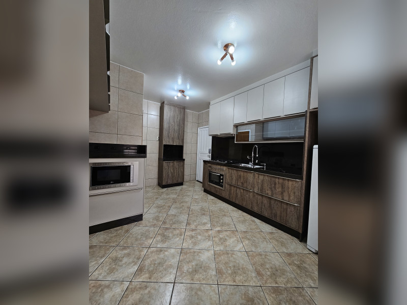 Casa à venda Forquilhas com 114m² e 3 quartos por R$ 620.000 - 16-cozinha-planejada-visao-extendida.jpg
