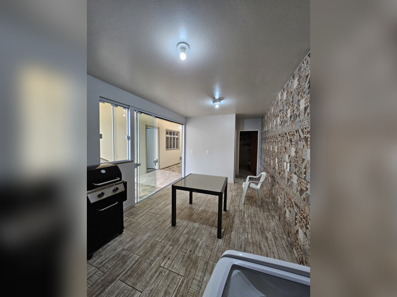 Casa à venda Forquilhas com 114m² e 3 quartos por R$ 620.000 - 20-area-de-servico-e-cozinha-gourmet.jpg