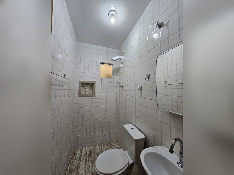 Casa à venda Forquilhas com 114m² e 3 quartos por R$ 620.000 - 21-banheiro-area-de-servico-e-gourmet.jpg