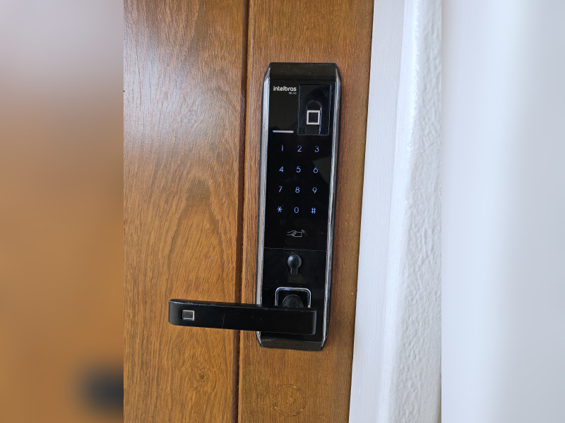 Casa à venda Forquilhas com 114m² e 3 quartos por R$ 620.000 - 25-fechadura-digital-biometria.jpg