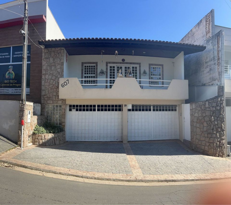 Casa à venda Centro com 300m² e 3 quartos por R$ 1.600.000 - 1993643389-casa1.jpg