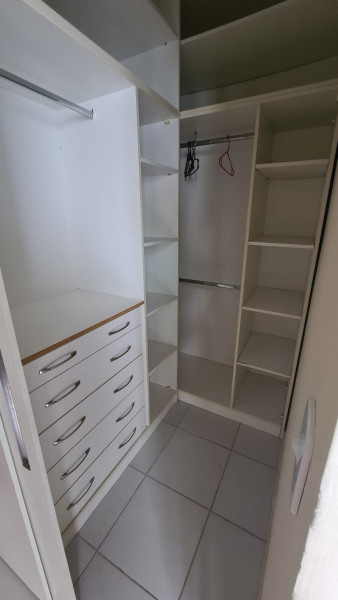 Casa de condomínio à venda Vargem Pequena com 165m² e 3 quartos por R$ 560.000 - 1957961154-closet.jpeg