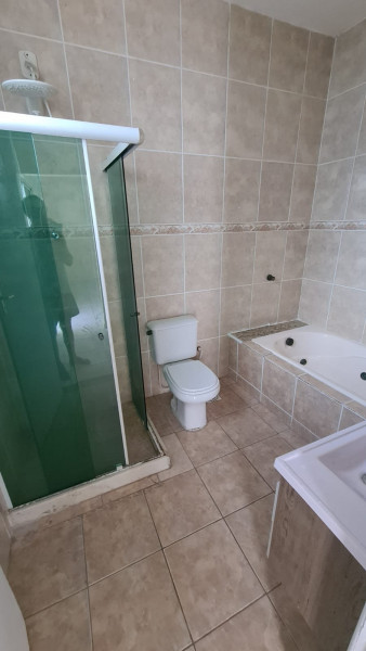 Casa de condomínio à venda Vargem Pequena com 165m² e 3 quartos por R$ 560.000 - 833640222-banheiro-suite.jpeg