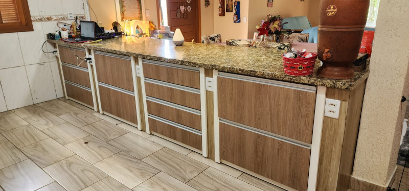 Casa à venda Alpes Verdes com 160m² e 2 quartos por R$ 1.480.000 - 642751345-bancada-cozinha-com-moveis-embutidos.jpeg