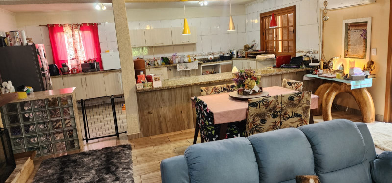 Casa à venda Alpes Verdes com 160m² e 2 quartos por R$ 1.480.000 - 843721735-sala-e-cozinha-2.jpeg