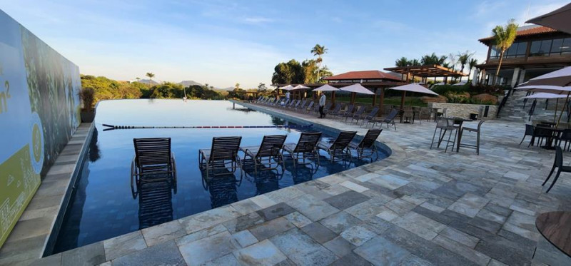 Apartamento à venda Centro com 57m² e 1 quarto por R$ 49.000 - 1992916050-piscina-5.jpg