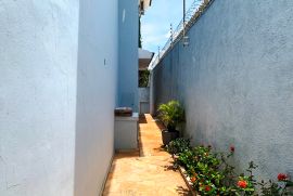 Casa à venda Jardim Pagliato com 390m² - 4 dormitórios -  vagas - R$ 1.700.000 - h-corredor-lateral-de-servico.jpg