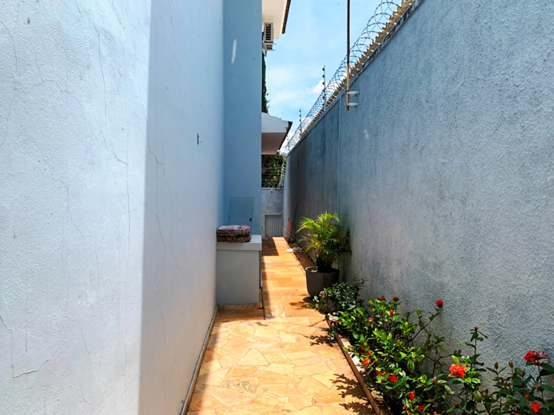 Casa à venda Jardim Pagliato com 390m² e 4 quartos por R$ 1.700.000 - h-corredor-lateral-de-servico.jpg