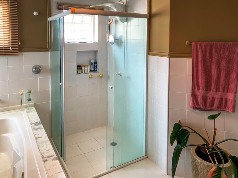 Casa à venda Jardim Pagliato com 390m² e 4 quartos por R$ 1.700.000 - h-suite-master-banheiro-2.jpg