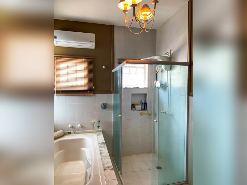 Casa à venda Jardim Pagliato com 390m² e 4 quartos por R$ 1.700.000 - v-suite-master-banheiro.jpg