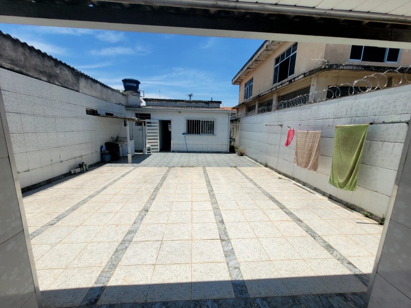 Casa à venda Jundiapeba com 205m² e 1 quarto por R$ 450.000 - 579186115-quintal-visto-do-fundo.jpg