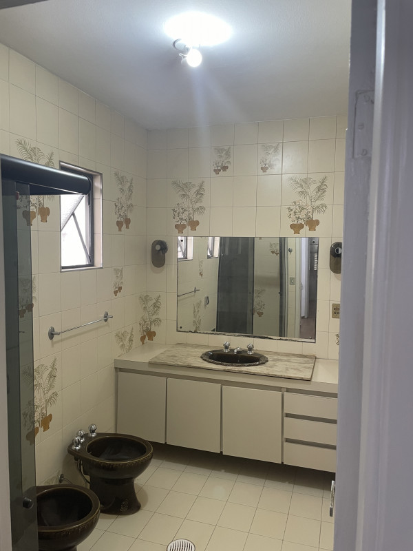 Casa de condomínio à venda Itaim Bibi com 136m² e 4 quartos por R$ 2.500.000 - 2144899646-1o-banheiro-piso-superior.JPG