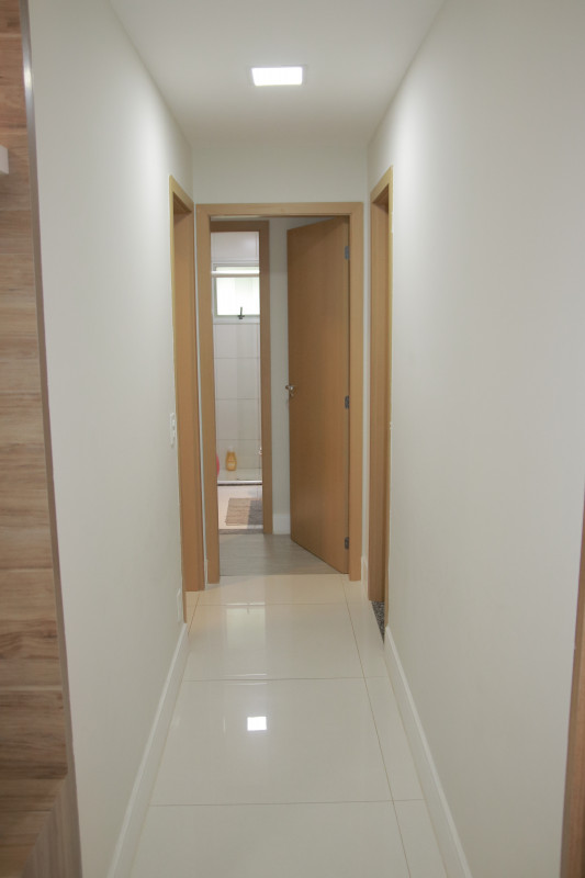 Apartamento à venda Gama Leste com 66m² e 2 quartos por R$ 407.000 - 211684529-corredor.JPG