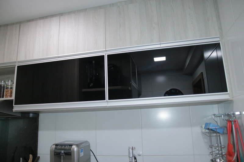 Apartamento à venda Gama Leste com 66m² e 2 quartos por R$ 407.000 - 713671948-cozinha-armarios-portas-espelhadas.JPG