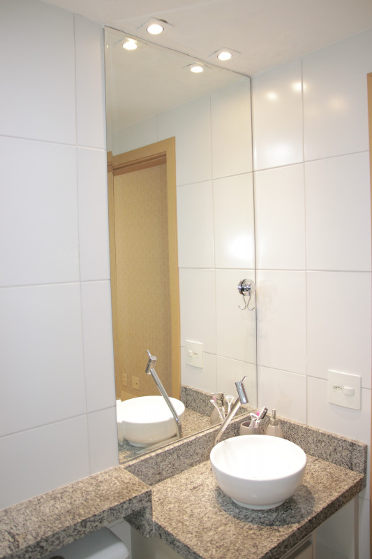 Apartamento à venda Gama Leste com 66m² e 2 quartos por R$ 407.000 - 892927256-banheiro-espelho.JPG