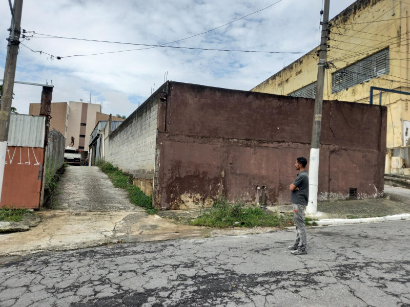 Comercial para alugar Vila Antonieta com 3150m² e 1 quarto por R$ 32.000 - 2028362751-vista-lateral-fundos.jpg