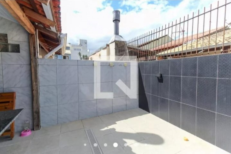 Casa à venda Hípica com 72m² e 2 quartos por R$ 235.000 - 1329895427-fundos02.jpg