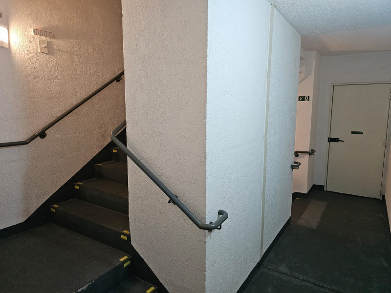 Apartamento à venda Quitaúna com 55m² e 2 quartos por R$ 410.000 - 1504094315-cond-escada-01.jpg