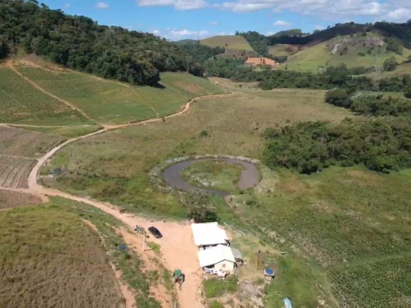 Fazenda à venda Centro com 554000m² e 3 quartos por R$ 3.999.000 - 2120957820-e44d2b2c-21cf-43ad-bd83-bb5069e35500.jpeg