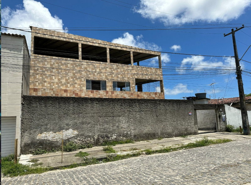 Casa à venda Torrões com 650m² e 4 quartos por R$ 850 - 1564021248-712bbeec-7300-450d-9743-01b5f9c4d960.jpeg