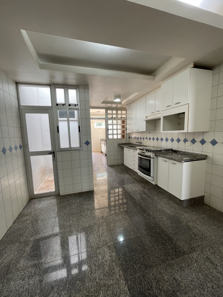 Casa à venda Conjunto Habitacional Inocente Vila Nova Jr com 448m² e 4 quartos por R$ 1.900.000 - 33800482-cozinha-frente.jpg
