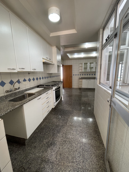 Casa à venda Conjunto Habitacional Inocente Vila Nova Jr com 448m² e 4 quartos por R$ 1.900.000 - 629691295-cozinha.jpg