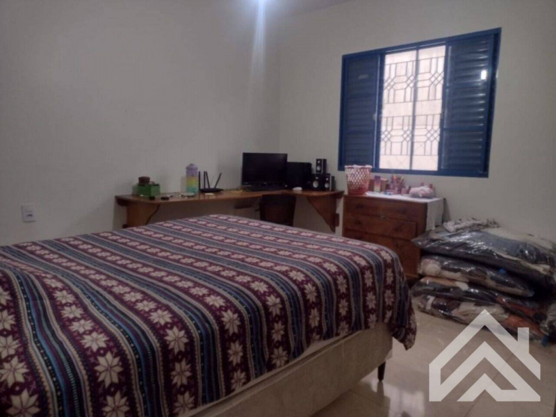 Casa à venda Jardim Claret com 300m² e 4 quartos por R$ 750.000 - 1954234301-quarto-1c.jpg