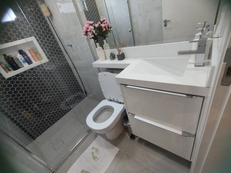 Apartamento à venda Vila Bremen com 48m² e 2 quartos por R$ 270.000 - 1976523302-banheiro-2.jpg