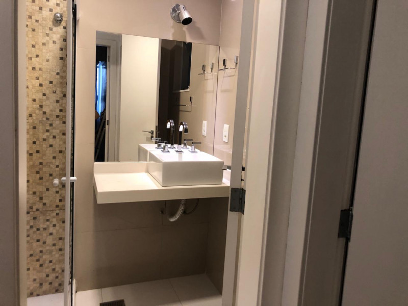 Apartamento à venda Itanhangá com 58m² e 2 quartos por R$ 215.000 - 779836170-banheiro6.JPG