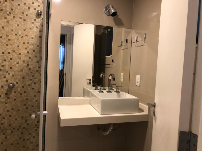 Apartamento à venda Itanhangá com 58m² e 2 quartos por R$ 215.000 - 790072707-banheiro13.JPG