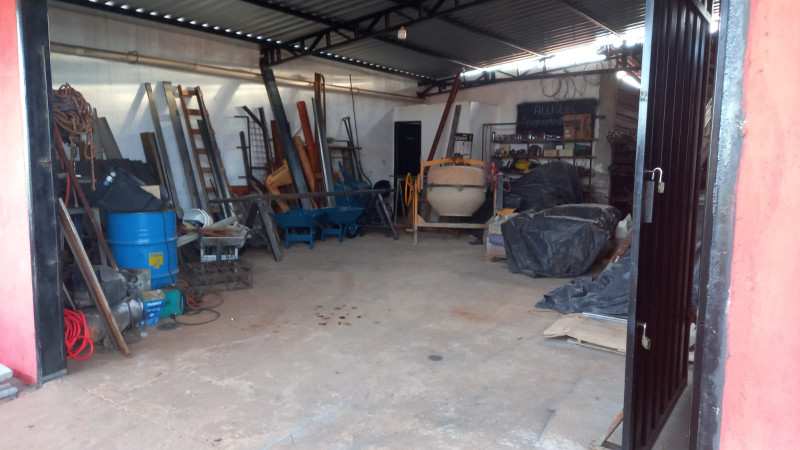 Comercial à venda Centro com 200m² e 1 quarto por R$ 250.000 - 1488549252-terreno-baixo-dentro.jpeg