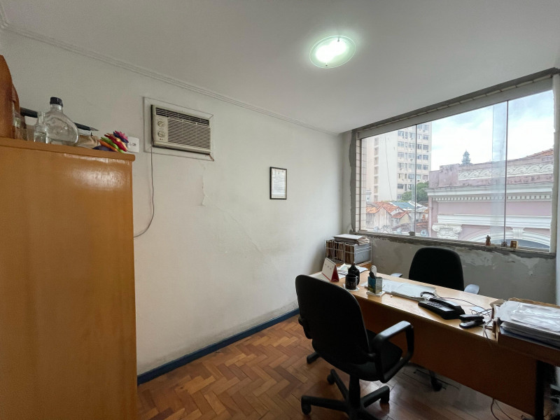 Comercial à venda Centro com 100m² e 1 quarto por R$ 185.000 - 1648973305-whatsapp-image-2024-02-27-at-11.jpeg