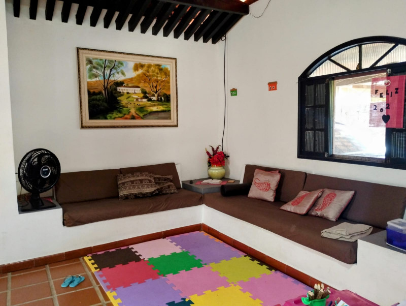 Casa de condomínio à venda Centro com 1200m² e 6 quartos por R$ 690.000 - 1155415725-sofa-de-alvenaria.jpeg