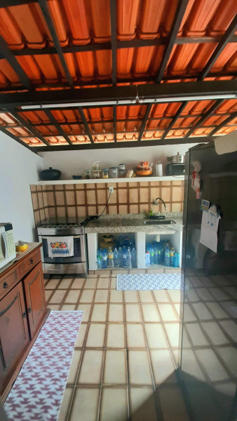 Casa de condomínio à venda Centro com 1200m² e 6 quartos por R$ 690.000 - 354569915-entrada-da-cozinha-da-casa-principal.jpeg