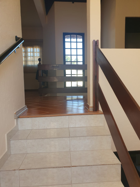 Casa à venda Canto do Forte com 340m² e 4 quartos por R$ 1.900.000 - 1182354917-1-10-escada-para-andar-superior.jpg