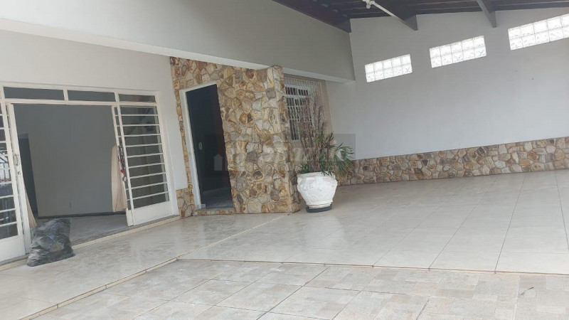 Casa à venda Centro com 432m² e 4 quartos por R$ 850.000 - 748837278-20240208171039702463.jpg