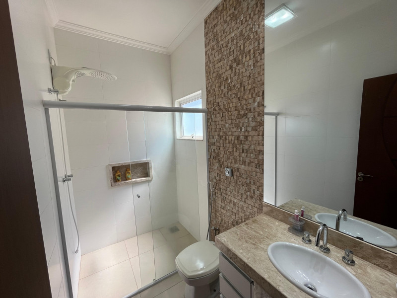 Casa de condomínio à venda Centro com 357m² e 4 quartos por R$ 1.800.000 - 1018664897-casa-pira-banheiro-b.jpg