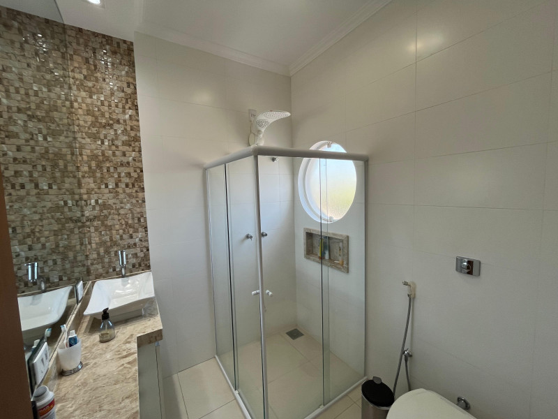 Casa de condomínio à venda Centro com 357m² e 4 quartos por R$ 1.800.000 - 1381779799-casa-pira-banheiro-mi.jpg