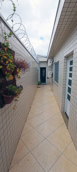 Casa à venda Jardim das Palmeiras com 110m² e 2 quartos por R$ 600.000 - 1836235119-8-corredor-externo2.jpg