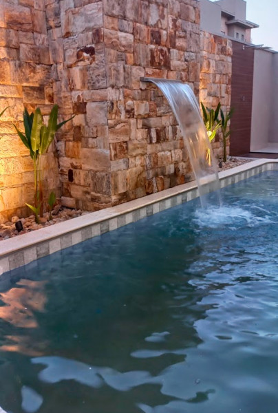 Casa de condomínio à venda Fazenda Palhinha (Zona Rural) com 230m² e 3 quartos por R$ 1.950.000 - 1791615122-cascata.jpg